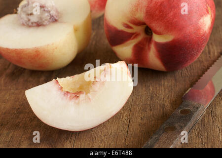 Weißes Fleisch Nektarinen eine zart aromatisierte Variante der üblichen orange Nektarine Stockfoto