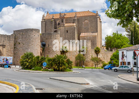 Stadtmauer, im Süden an die Iglesia del Espiritu Santo im Ronda, Provinz Malaga, Andalusien, Spanien, Europa. Stockfoto