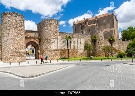 Stadtmauer, im Süden an die Iglesia del Espiritu Santo im Ronda, Provinz Malaga, Andalusien, Spanien, Europa. Stockfoto