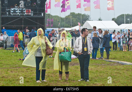 Royal Jersey Showground, Trinity, Jersey, 30. August 2014. Royal Jersey Showground, Trinity, Jersey. 30. August 2014. Jersey Live Festival Trinity Kanalinseln. Feuchten Start in Jersey Live Festival. © Charlie Bryan/Alamy Live News Bildnachweis: Charlie Bryan/Alamy Live News Stockfoto