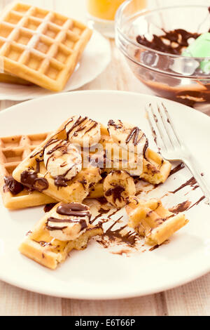 Selektiven Fokus in der Mitte des traditionellen belgischen Waffls in Platte Stockfoto