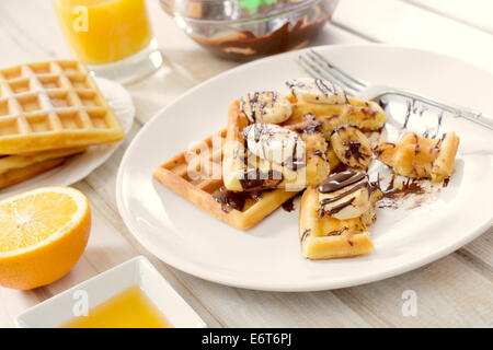 Selektiven Fokus in der Mitte traditionelle belgische Waffeln in Platte Stockfoto