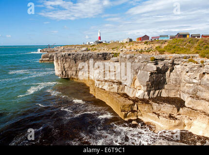 Rot-weißen Leuchtturm an der Küste in Portland Bill, Isle of Portland, Dorset, England Stockfoto