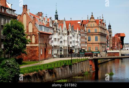Danzig, Polen: Blick auf die Mottlau, die prächtige barocke Häuser 17. und 18. Jahrhundert Futter Dlugie Pobrzeze (Old Quay) Stockfoto