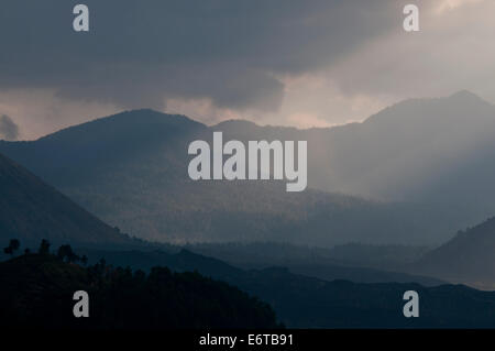 Ein Blick auf die Vulkanlandschaft des Paricutín Nationalparks, Vulkane und Regen Stockfoto