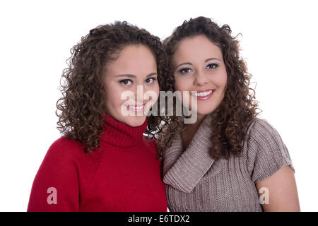 Geschwister: zwei junge eineiigen Zwilling Womans im Portrait isoliert auf weißem Hintergrund Winter Pullover tragen. Stockfoto