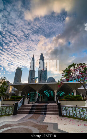 KLCC Blick aus wie syakirin Moschee Stockfoto