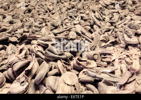 Schuhe, die jüdischen Opfer des Holocaust in der Gedenkstätte Auschwitz-Birkenau, Polen Stockfoto