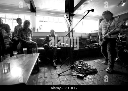 Wallingford, Oxford, UK. 30. August 2014. ein Blick auf ein Band The Stadtwappen Publicc Haus am Bunkfest eine kostenlose dich Tag Musik festival.along mit den wichtigsten Bühne Veranstaltungsorte Haves fungiert Credit durchführen: Stuart Emmerson/Alamy Live-Nachrichten Stockfoto