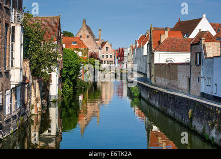 Landschaft mit Wasserkanal in Brügge, "Venedig des Nordens", Stadtbild von Flandern, Belgien Stockfoto