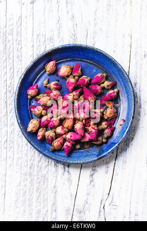 Haufen von Tee-Rosen Stockfoto