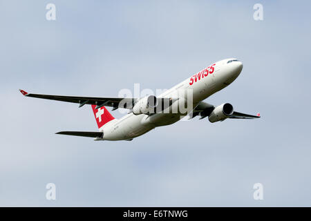 Payerne, Schweiz, 30. Aug, 2014.Airbus A330-300 der Air Show in AIR14 am Samstag, den 30. August Credit: Carsten Reisinger/Alamy Live News Stockfoto