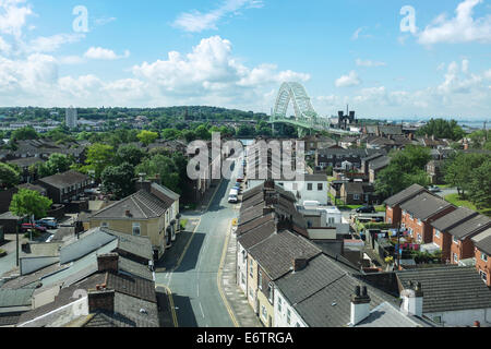 Blick von Widnes Runcorn Brücke zwischen Runcorn und Widnes, Cheshire, England, UK Stockfoto