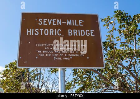 Marathon, Florida Keys alte Seven Mile Bridge-Parkschild Stockfoto