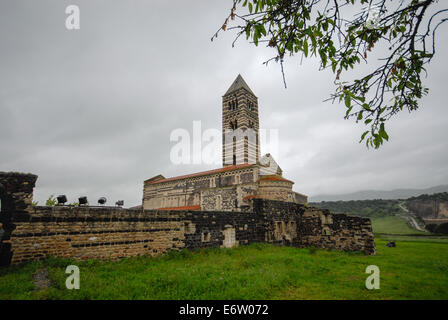 die berühmte mittelalterliche romanische Kirche von Saccargia auf Sardinien in Italien Stockfoto