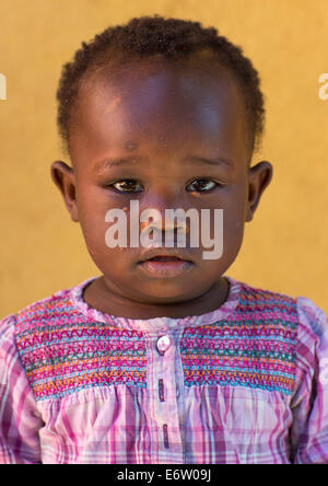 Mingi Baby gerettet, im Omo-Kind-Stiftung, Jinka, Omo-Tal, Äthiopien Stockfoto