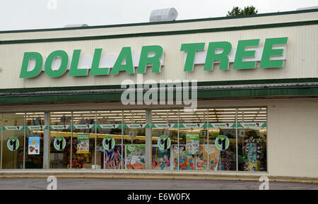 ANN ARBOR, MI - 24 AUGUST: Dollar Tree, ganze Ann Arbor Store am 24. August 2014, angezeigt wird ist in ein regelrechter Kampf für Family Dollar Stockfoto