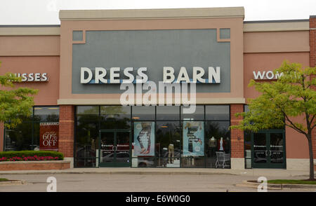 ANN ARBOR, MI - 24 AUGUST: Kleid Scheune Osten Ann Arbor Store ist am 24. August 2014 angezeigt. Stockfoto