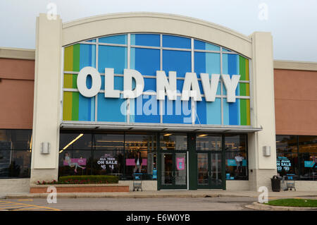 ANN ARBOR, MI - 24 AUGUST: Sales bei Old Navy Ann Arbor-Speicher wird auf 24. August 2014 gezeigt. Stockfoto