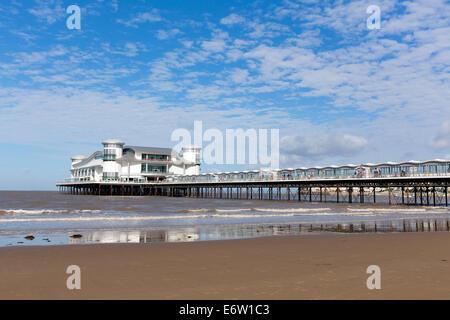 Grand Pier Weston-super-Stute Somerset im Sommer mit blauem Himmel Stockfoto