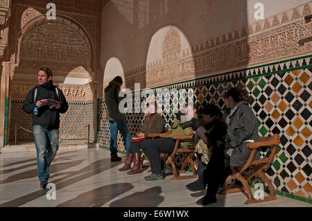 Gericht der Myrten - Touristen, der Alhambra, Granada, Region von Andalusien, Spanien, Europa Stockfoto