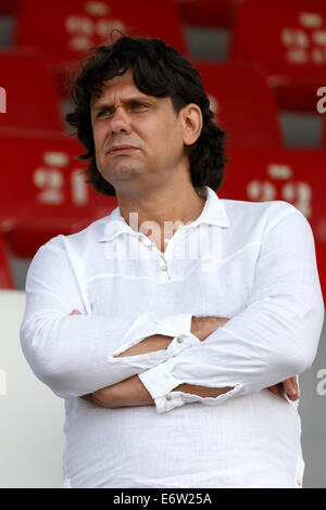 Budapest, Ungarn. 31. August 2014. Tamas Deutsch, Präsident des MTK und Vertreter des FIDESZ im Europäischen Parlament während MTK vs. Ferencvaros OTP Bank Liga Fußball match bei Bozsik Stadion am 31. August 2014 in Budapest, Ungarn. Bildnachweis: Laszlo Szirtesi/Alamy Live-Nachrichten Stockfoto