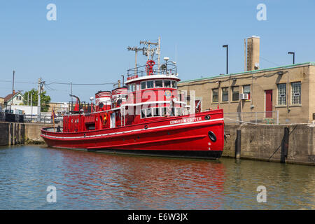 Das Löschboot Edward M. Cotter Buffalo Feuerwehr in Buffalo New York 1900 erbauten umgebaut 1953 auch verwendet für Eisbrecher Stockfoto