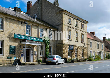 Worsley Arms Hotel im Dorf Hovingham, North Yorkshire, England UK Stockfoto