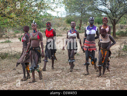 Bashada Stamm während eines Stieres springen Zeremonie, Dimeka, Omo-Tal, Äthiopien Stockfoto