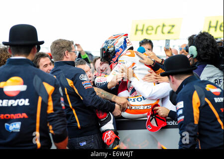 Silverstone im Vereinigten Königreich. 31. August 2014. MotoGP. Britisches großartiges Prix. Marc Marquez (Repsol Honda) nach dem Rennen, die er gewann. Bildnachweis: Aktion Plus Sport/Alamy Live-Nachrichten Stockfoto