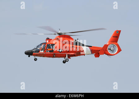 CLEVELAND, OHIO - 30 August: US-Küstenwache Dolphin Helikopter, am 30. August 2014 bei den Cleveland National Airshow Stockfoto