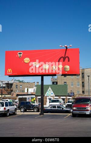 McDonald's Plakat soll wie eine Sonnenuhr. Chicago, 2006 Stockfoto