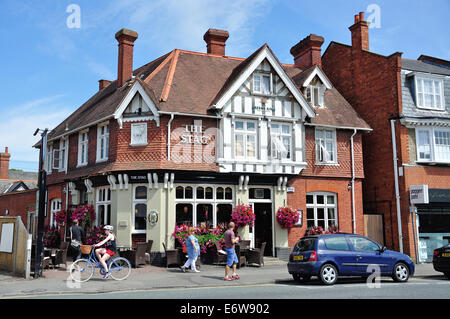 16. Jahrhundert The Hirsch Pub, High Street, Ascot, Berkshire, England, Vereinigtes Königreich Stockfoto