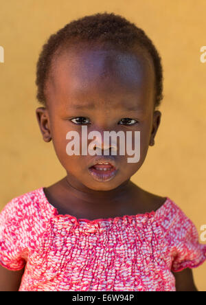 Mingi Baby gerettet, im Omo-Kind-Stiftung, Jinka, Omo-Tal, Äthiopien Stockfoto