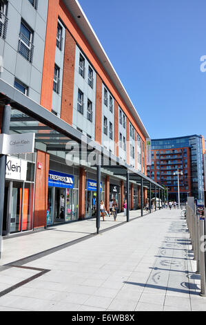 Einzelhandel in Gunwharf Quays, Portsmouth, Hampshire, England, Vereinigtes Königreich Stockfoto