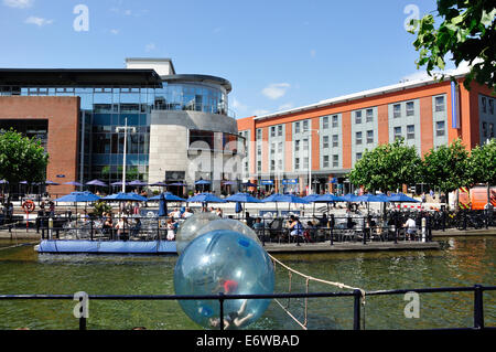 Gunwharf Quays Plaza, Gunwharf Quays, Portsmouth, Hampshire, England, Vereinigtes Königreich Stockfoto