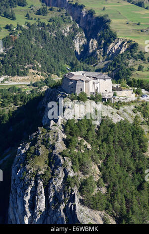 LUFTAUFNAHME. Fort Marie Christine. Teil der Esseillon Forts, Avrieux, Savoie, Auvergne-Rhône-Alpes, Frankreich. Stockfoto