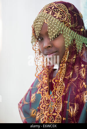 Miss Fayo, ein Harari Mädchen In Tracht, Harar, Äthiopien Stockfoto