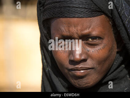 Afar Stamm Frau mit Scarifications auf ihrem Gesicht, Assaita, Afar Regional State, Äthiopien Stockfoto