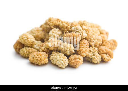 getrocknete Maulbeere auf weißem Hintergrund Stockfoto