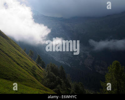 Nebel, clearing über Berge auf der Tour von Mont Blanc, Le Tour, Frankreich Stockfoto