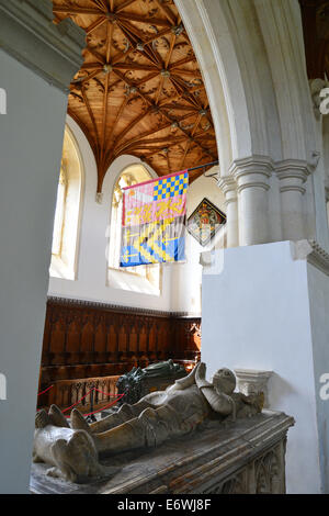 Skulpturen aus Marmor Bildnis auf Gräbern in The Fitzalan Chapel, Arundel Castle, Arundel, West Sussex, England, Vereinigtes Königreich Stockfoto