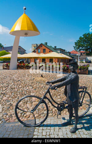 Turu Plats, dem zentralen Platz mit der Statue des Komponisten Arvo Pärt, Rakvere, Estland, Baltikum, Europa Stockfoto