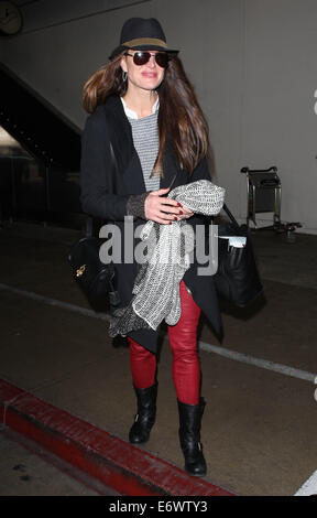 Brooke Shields am Los Angeles International Airport (LAX) trägt schwarze Stiefel, rote Hose und einem Filz Hut Featuring: Brooke Shields wo: Los Angeles, California, Vereinigte Staaten von Amerika bei: 10. Februar 2014 Stockfoto