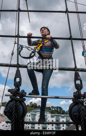 Gehen empor und auf dem Hof-Arm. Die erhaltenen SS Great Britain sitzt jetzt in einem klimatisierten Trockendock. Stockfoto