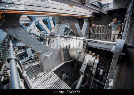 Engin Dampfbad. Die erhaltenen SS Great Britain sitzt jetzt in einem klimatisierten Trockendock, bedeckt mit einer flachen Schicht von w Stockfoto