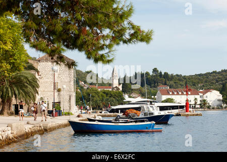 Boote am Kai von Sipanska Luka, Insel Sipan, Elafiti Inseln nordwestlich von Dubrovnik, Kroatien Stockfoto