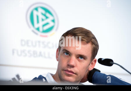 Düsseldorf, Deutschland. 01. Sep, 2014. Deutschen Nationaltorhüter Manuel Neuer spricht bei der Pressekonferenz in Düsseldorf, 1. September 2014. Deutschland trifft auf Argentinien in Düsseldorf am 3. September 2014. Foto: Federico Gambarini/Dpa/Alamy Live News Stockfoto