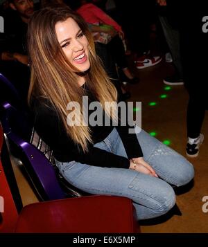 Die Robin Hood Projekt Celebrity Bowling im Bowling Alley mit Pinz: Khloe Kardashian wo: Studio City, Kalifornien, Vereinigte Staaten, wann: 15. Februar 2014 Stockfoto