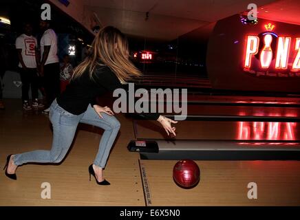 Die Robin Hood Projekt Celebrity Bowling im Bowling Alley mit Pinz: Khloe Kardashian wo: Studio City, Kalifornien, Vereinigte Staaten, wann: 15. Februar 2014 Stockfoto